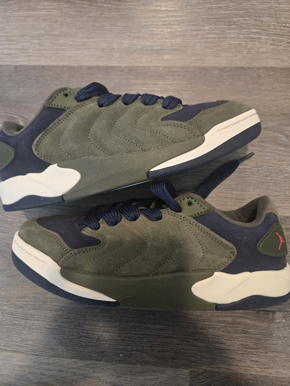 Nike Air Jordan Flight Men’s Size 8.5 Olive Navy Suede NEW - Picture 2 of 7